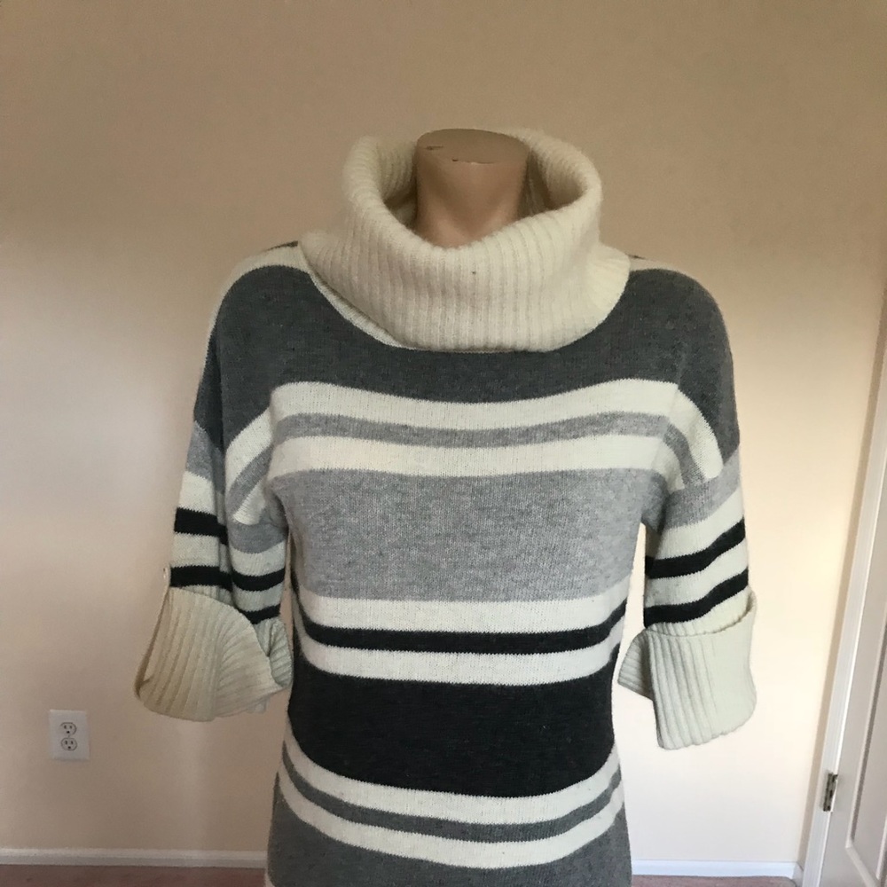 BEAUTIFUL LONG SWEATER  with  SHORT SLEEVE Size M by KENAR